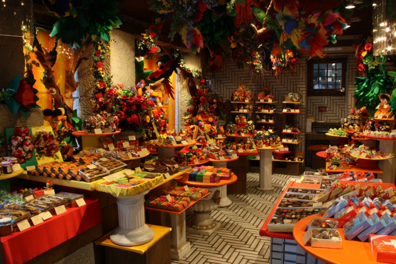 vitrine-CLANS-min_candy_store_chocolate_shop_chocolate_switzerland-393515