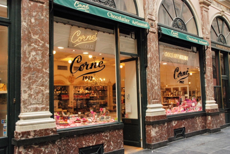 vitrine-CLANS-min_chocolate_chocolaterie_shop_luxury_chic_gallery_brussels_belgium-558146